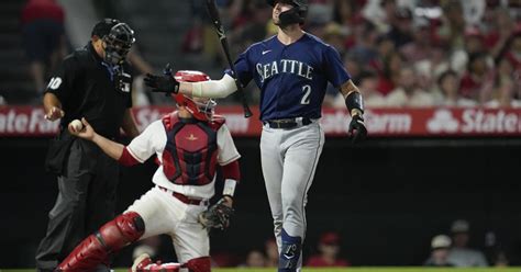 Suárez drives in run in club record 10th straight game as Mariners beat Angels 9-7 in slugfest